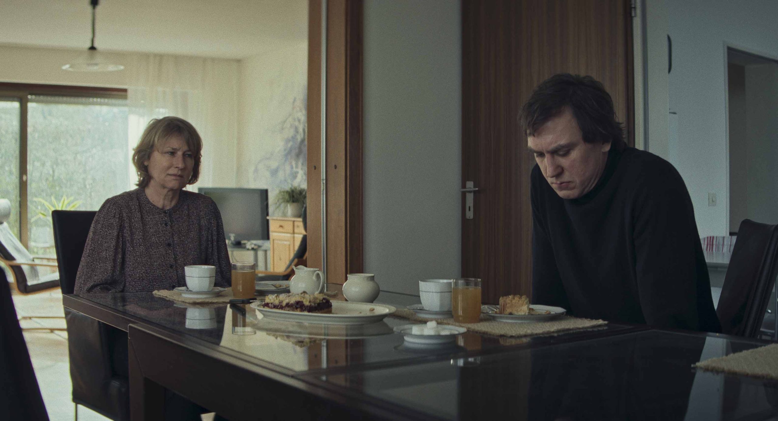 3 Sterben Corinna Harfouch Lars Eidinger ©jakub Bejnarowicz Port Au Prince Schwarzweiss Senator