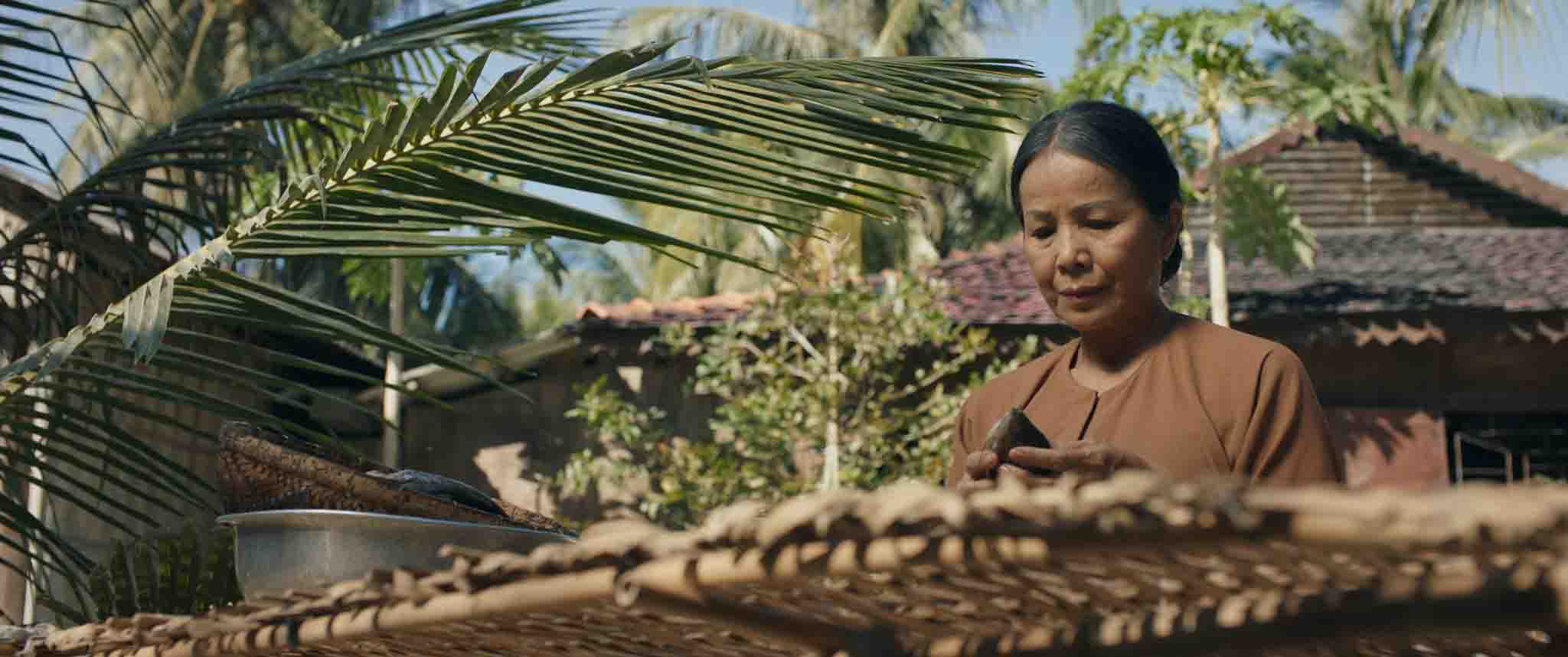 Bà Năm Trong Phim 04