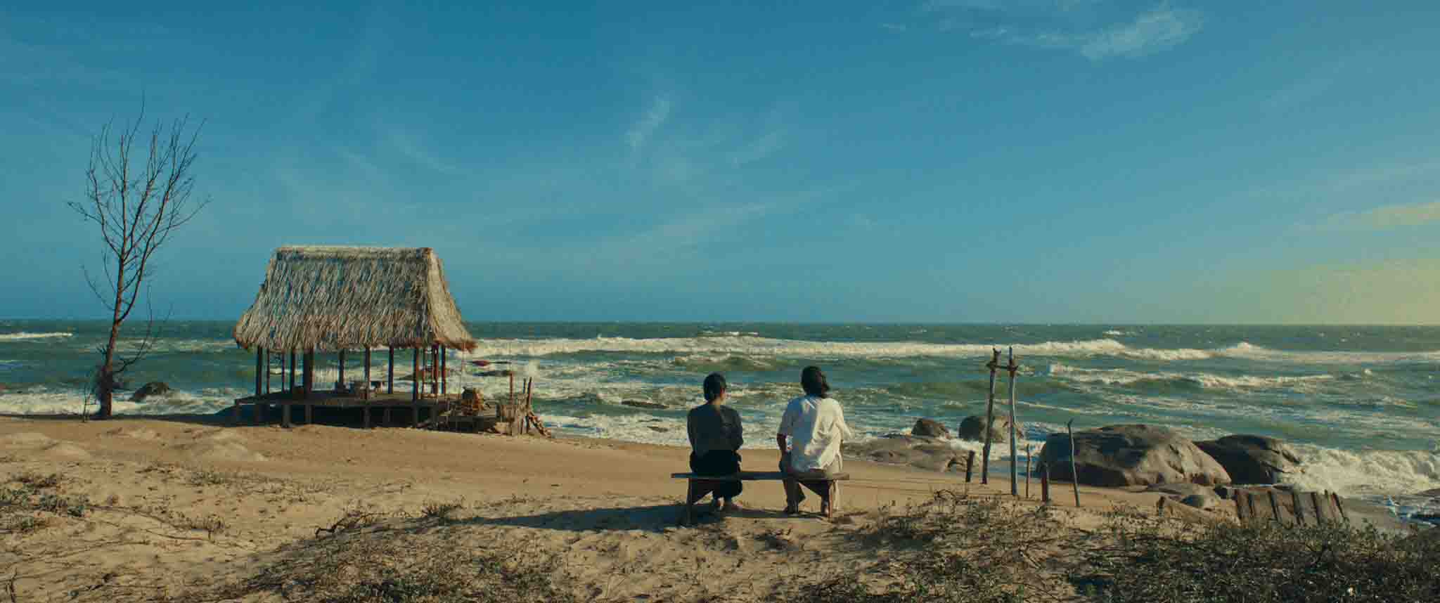 Cảnh Bà Năm Và ông Già Bên Bờ Biển 03