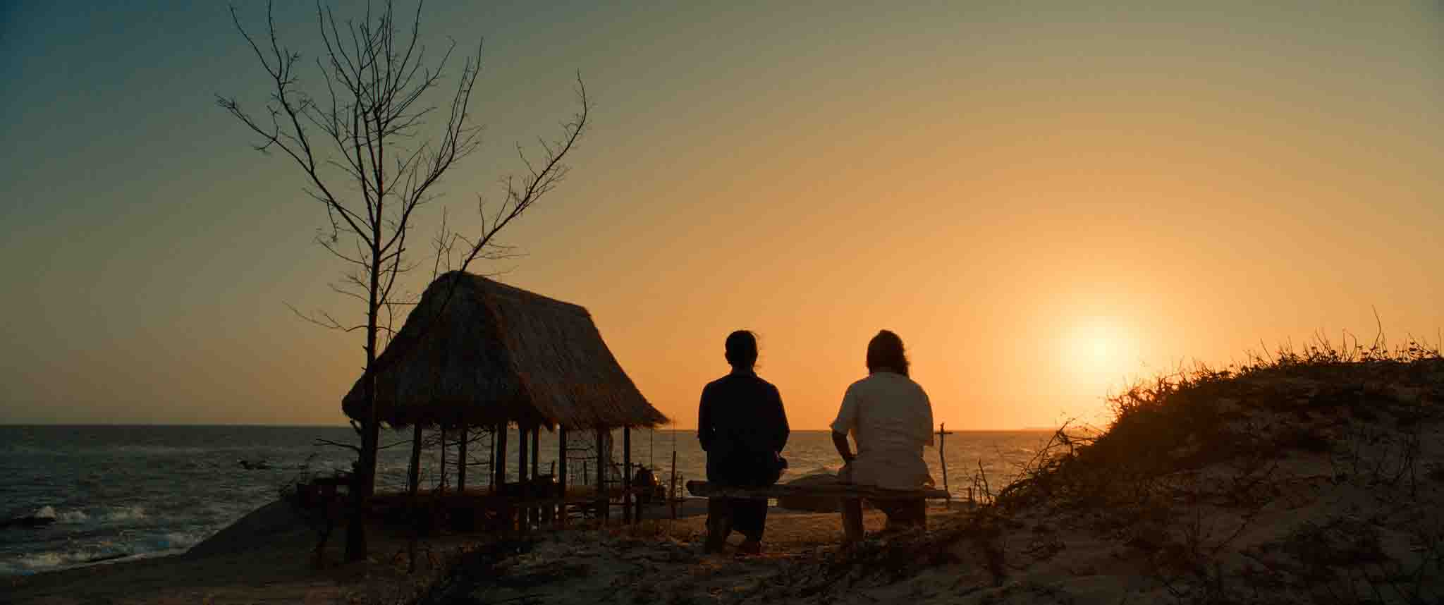 Cảnh Bà Năm Và ông Già Bên Bờ Biển 04