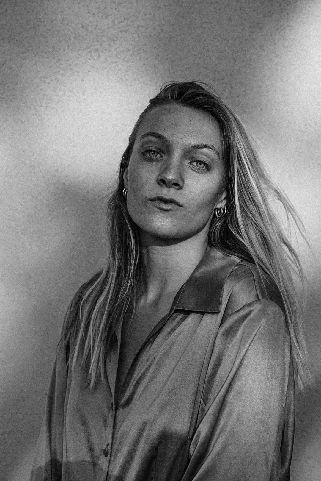 Đạo Diễn Sage Bennett