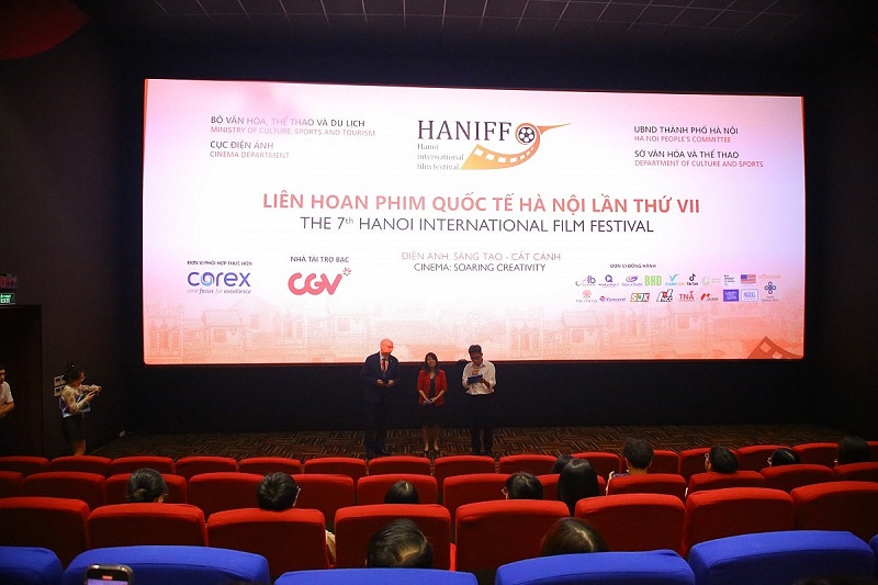 Buổi Chiếu Phim Nhà Dột Tại Lhp