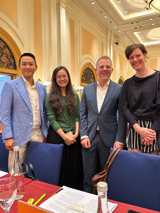 Diễn Viên Hứa Vĩ Văn (bìa Trái) Và Dàn Khách Mời Quốc Tế