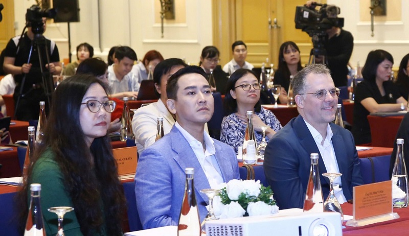 Diễn Viên, Nhà Sản Xuất Hứa Vĩ Văn Bgk