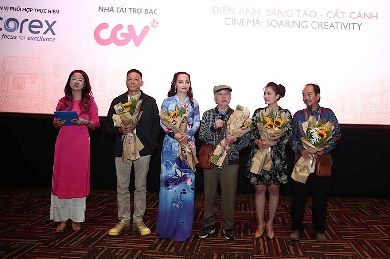 Đoàn Làm Phim Giao Lưu