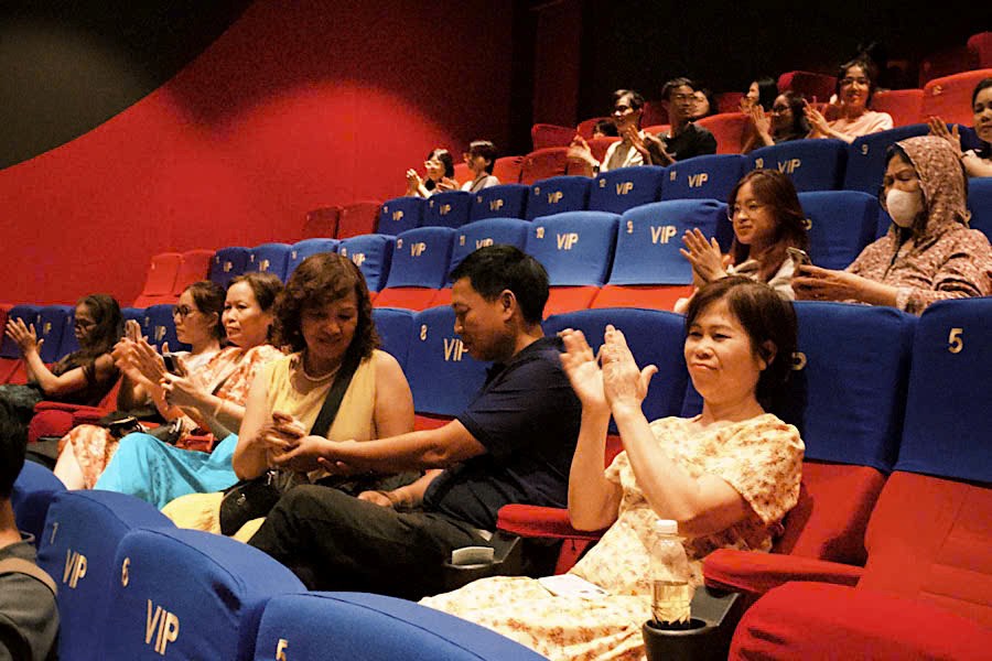 Hình ảnh Khán Giả Tại Buổi Chiếu Phim Em Bé Hà Nội