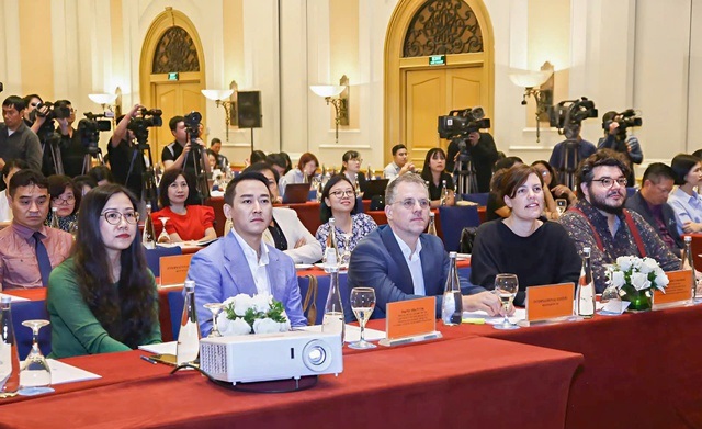 Hứa Vĩ Văn Là Thành Viên Bgk