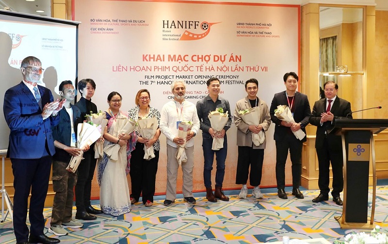 Tt Bộ Vhttdl Tạ Quang Đông Tặng Hoa Chợ Dự án