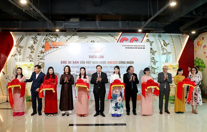 Tt Tạ Quang Đông Cùng Các đại Biểu Cắt Băng Khai Mạc Triển Lãm