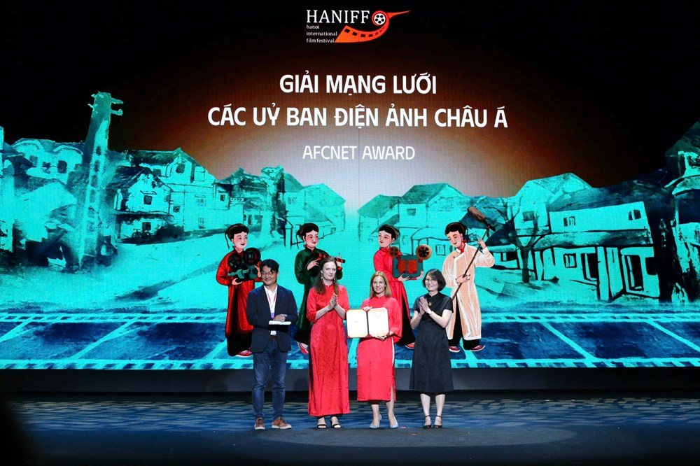 Trao Giải Thưởng 4